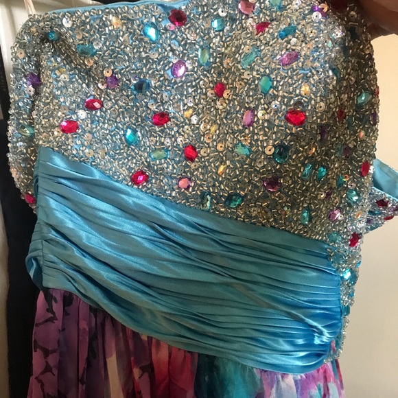 PROM DRESS - Picture 4 of 8